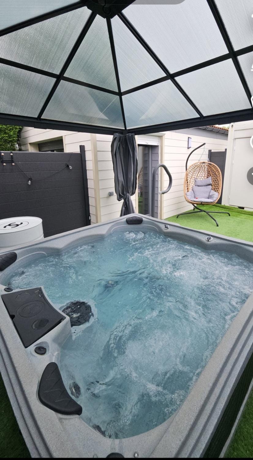 Natural landscape, Hot Tub