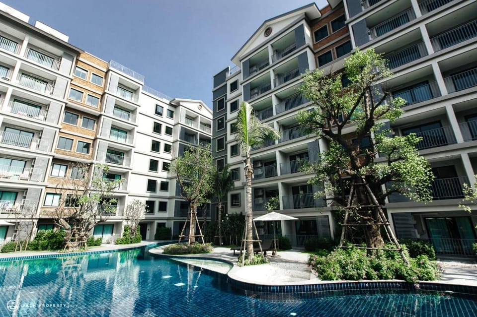 Property building, Swimming pool