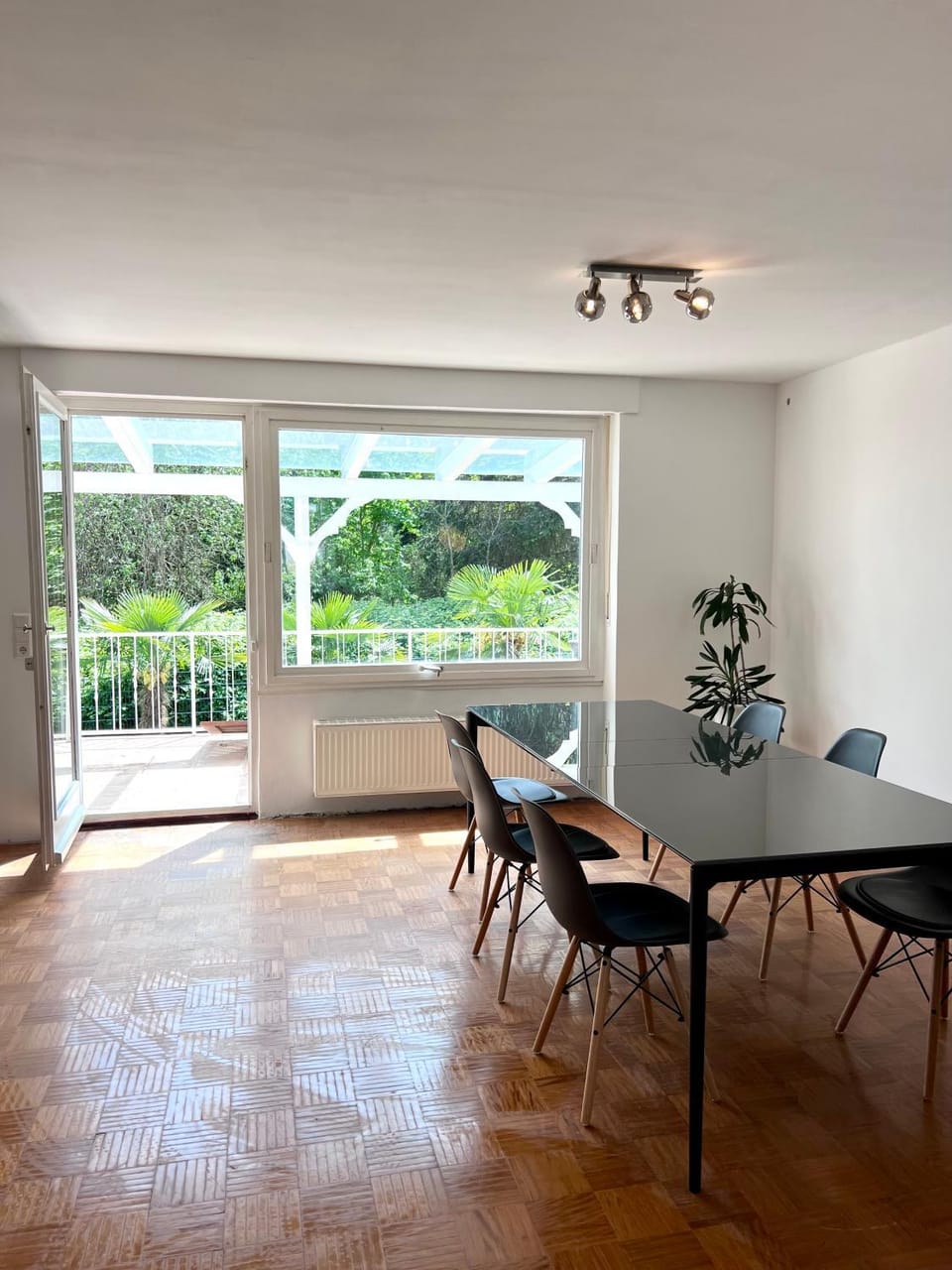 View (from property/room), Balcony/Terrace, Living room, Dining area