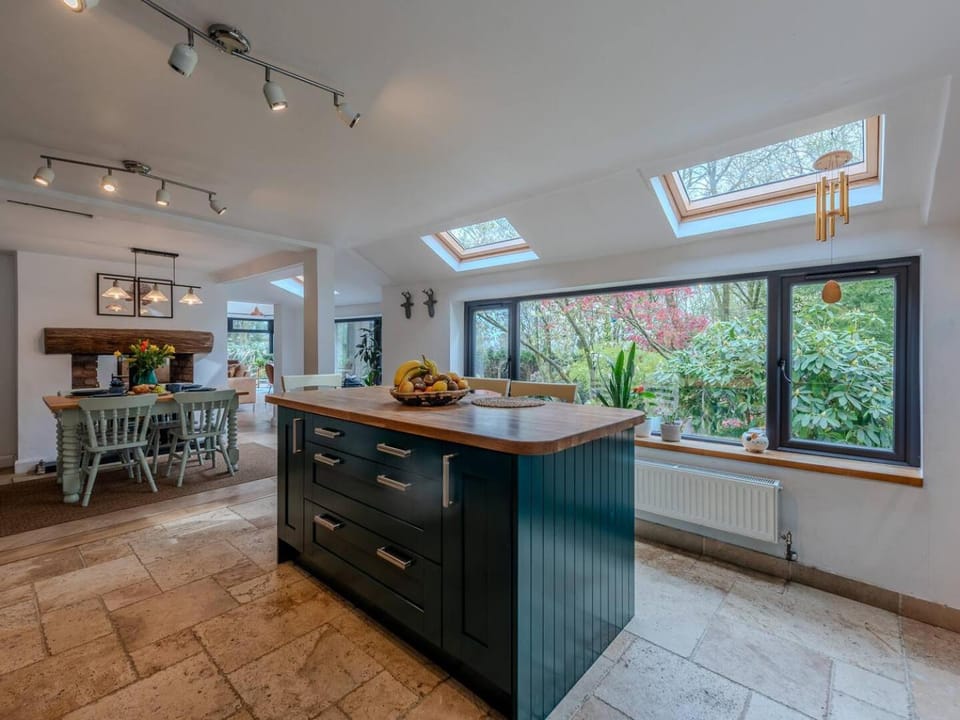 Kitchen or kitchenette, Other, Dining area, stove