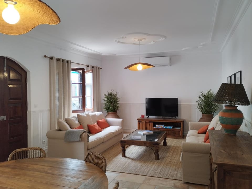 TV and multimedia, Living room, air conditioner