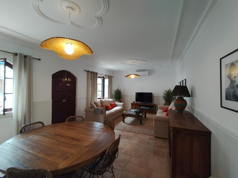 TV and multimedia, Living room, Dining area, air conditioner