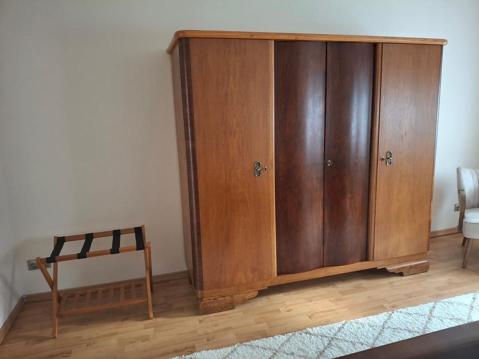 Bedroom, wardrobe