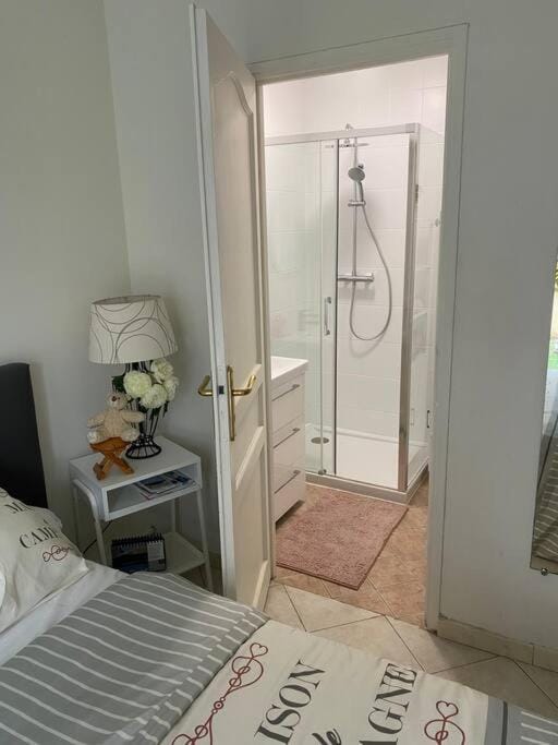 chambre avec entrée indépendante situation idéale Apartment in Île-de-France