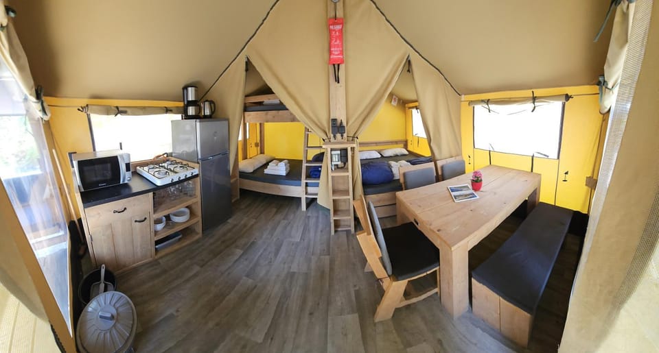 Bed, Kitchen or kitchenette, Photo of the whole room, Seating area, Bedroom, bunk bed