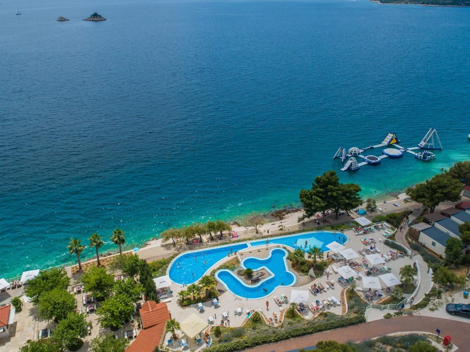 Day, Natural landscape, Bird's eye view, Beach, Sea view, Swimming pool, sunbed