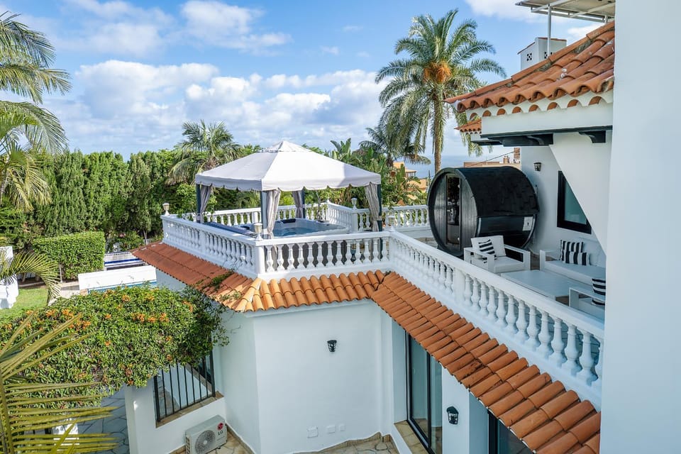 San Benito. Vivienda de lujo con piscina privada Villa in Orotava Valley