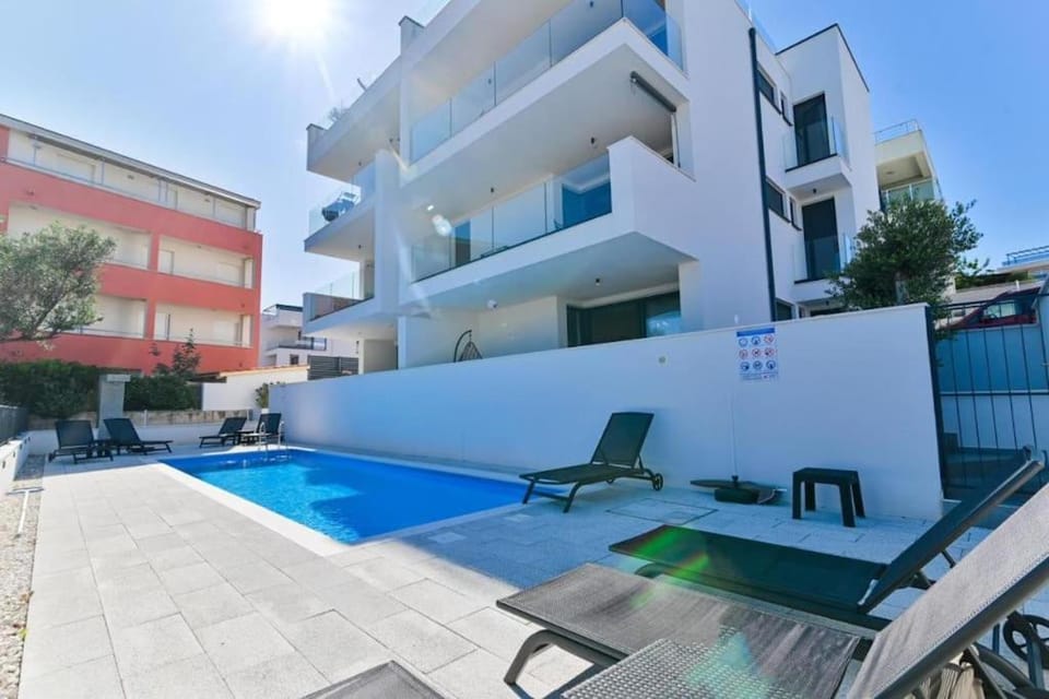 Emadora Apartment in Okrug Gornji
