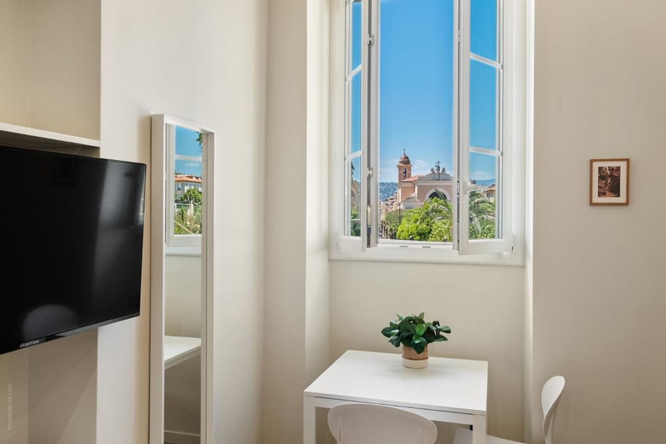 RIVIERA COZY - Place Massena Apartment in Nice