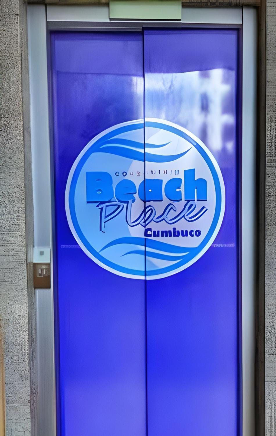 Text overlay, elevator