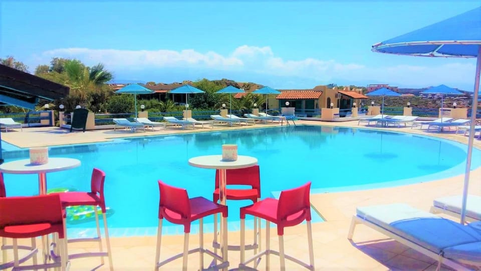 Swimming pool, Swimming pool