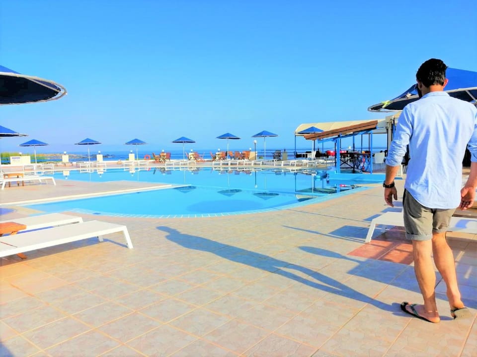 Swimming pool, Swimming pool
