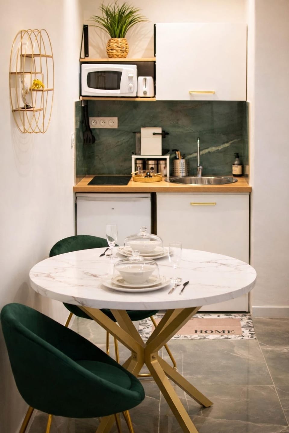 Coffee/tea facilities, Kitchen or kitchenette, Dining area, toaster