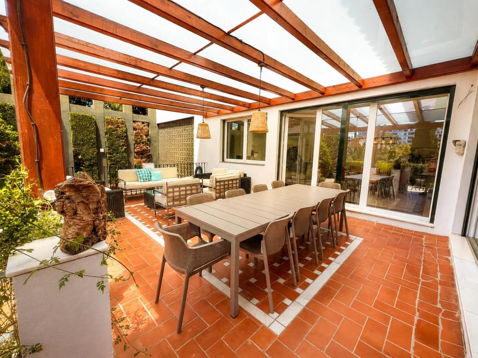 Gran villa con piscina cerca de Puerto Banús by Marbella Vacances Villa in Marbella