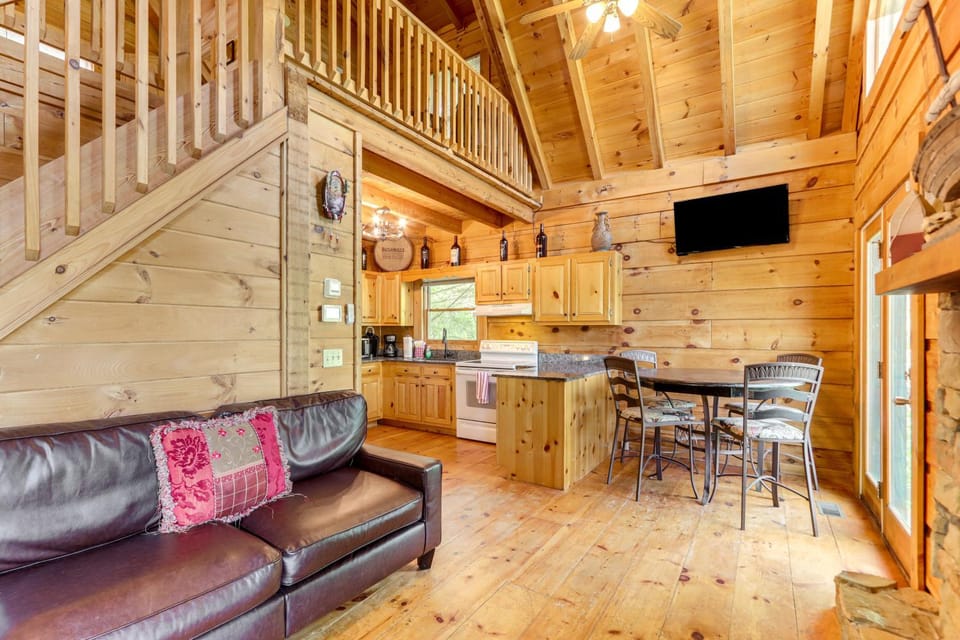 Pet-Friendly Ellijay Vacation Rental w/ Hot Tub! House in Georgia