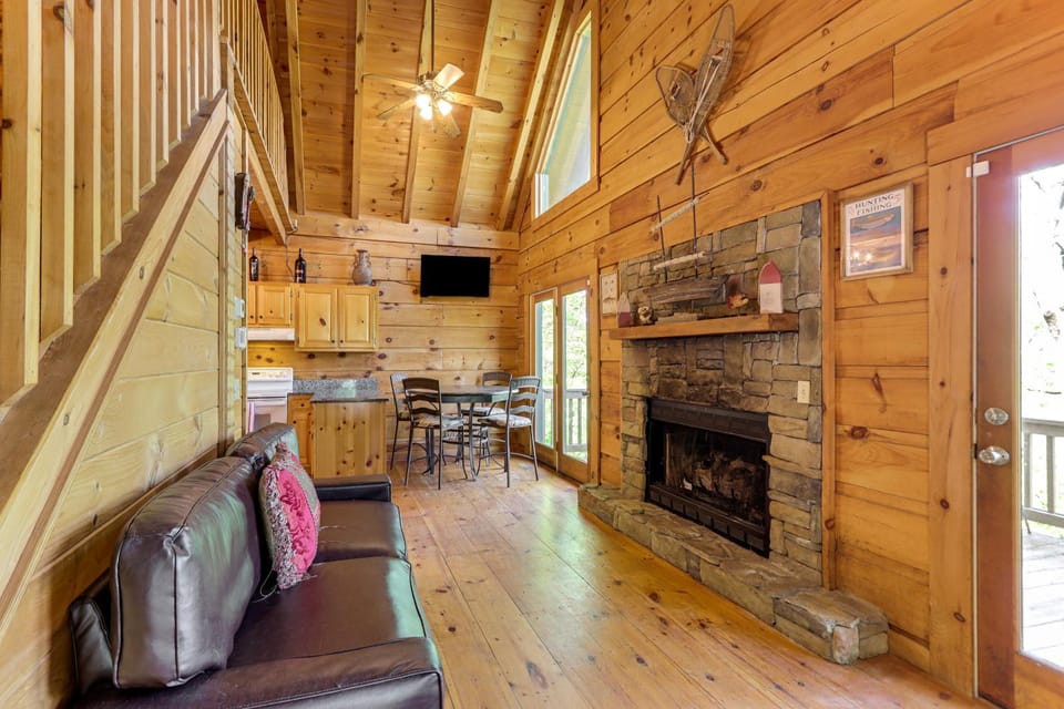 Pet-Friendly Ellijay Vacation Rental w/ Hot Tub! House in Georgia
