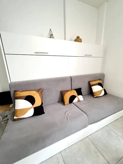 Studio Lumière du Centre - Parking - Romans Apartment in Provence
