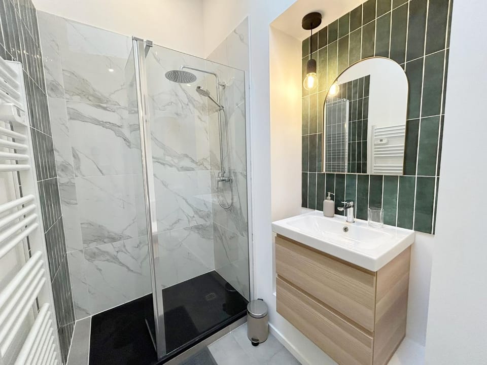 Shower, Bathroom