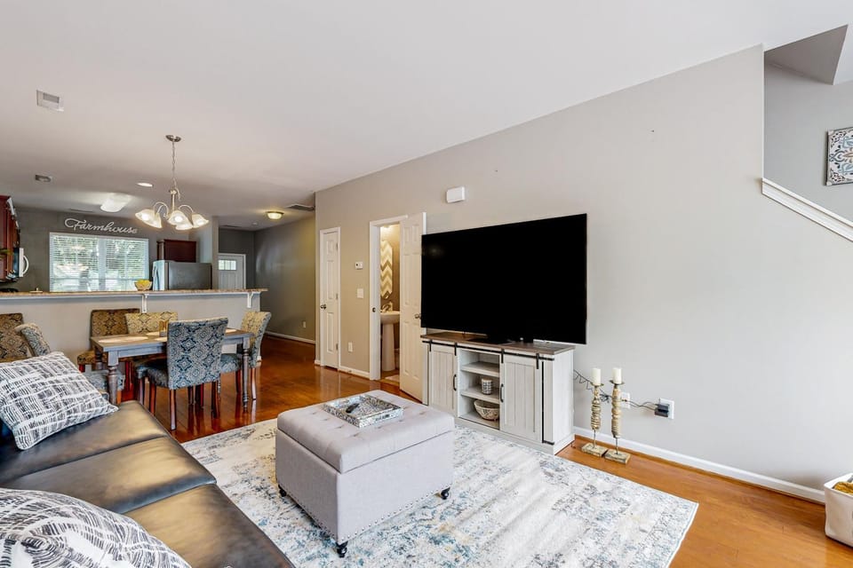 7 Mi to Dtwn Winston-Salem! Townhouse w/ Pool House in Winston-Salem