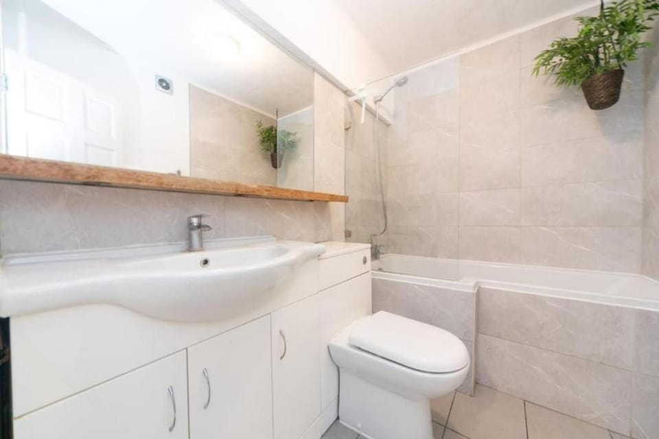 Shower, Toilet, Bathroom, Bath