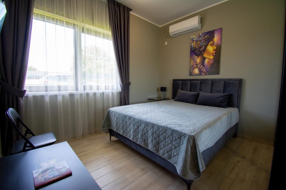 Bed, Photo of the whole room, Bedroom, air conditioner
