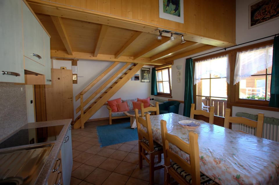 Kitchen or kitchenette, Living room, Dining area