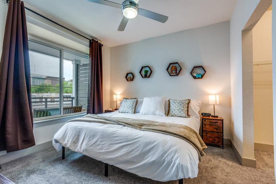 Bed, Photo of the whole room, Bedroom, fireplace