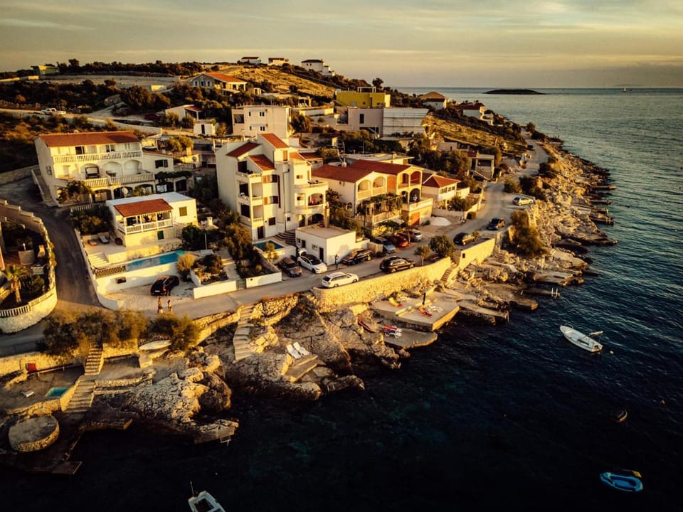 Property building, Day, Neighbourhood, Bird's eye view, Beach, Beach, Sea view, Street view