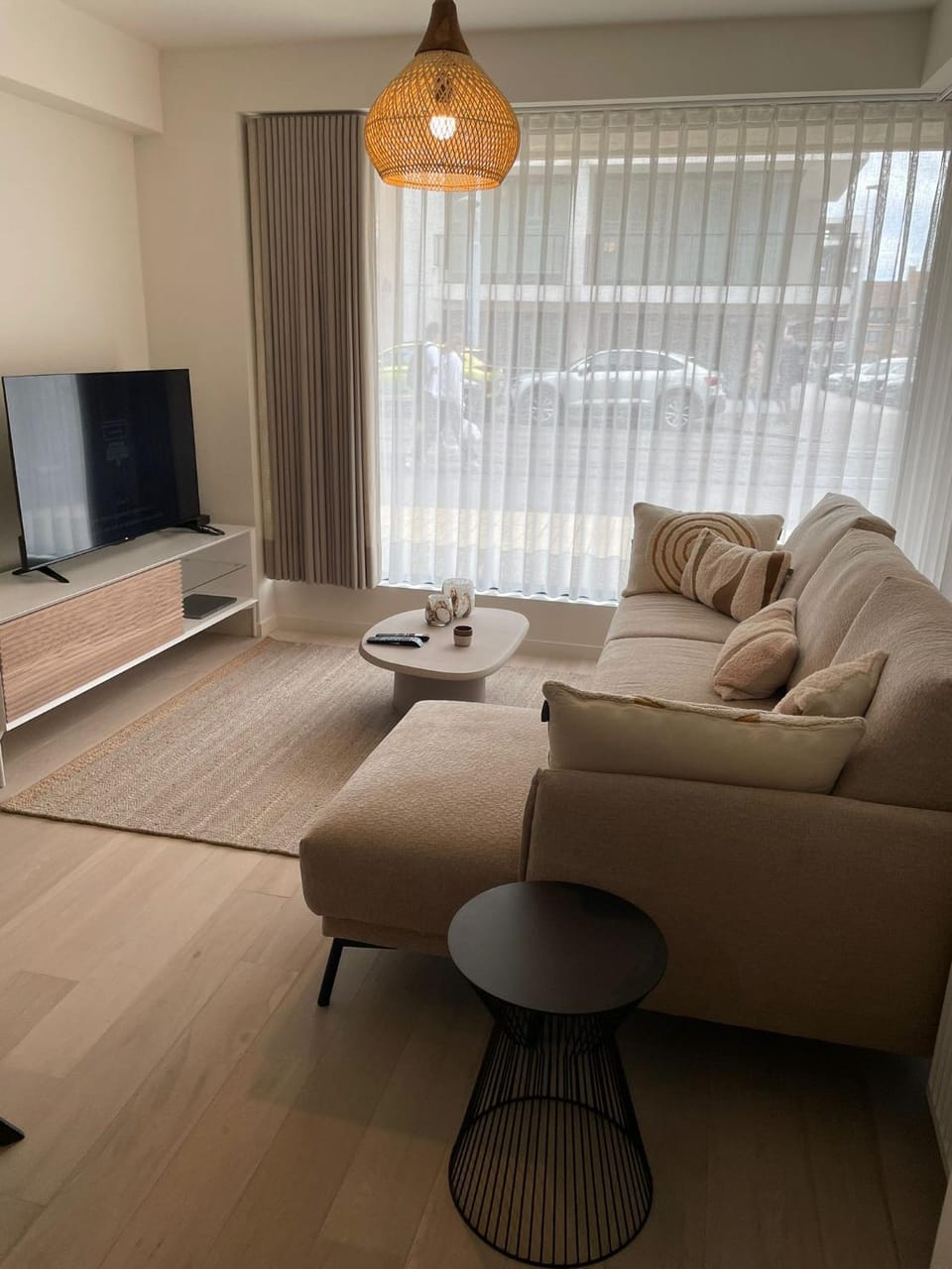 TV and multimedia, Living room, Seating area, Evening entertainment