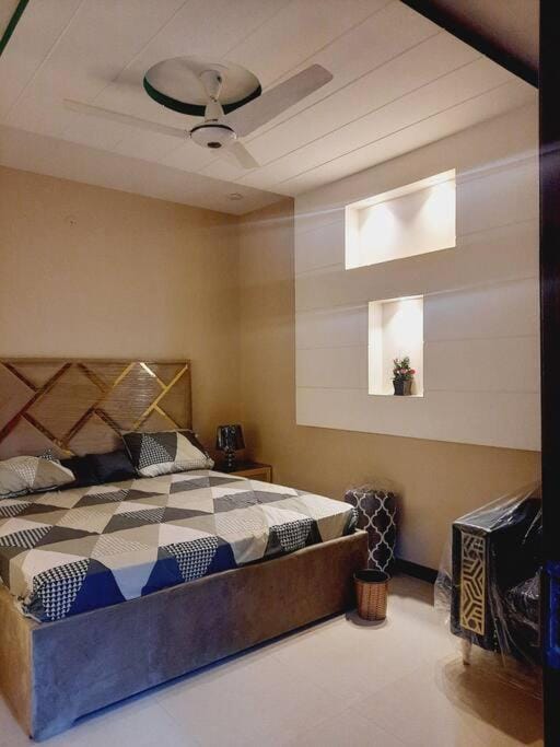 Photo of the whole room, Bedroom