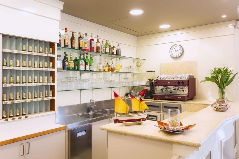 Lounge or bar, Drinks