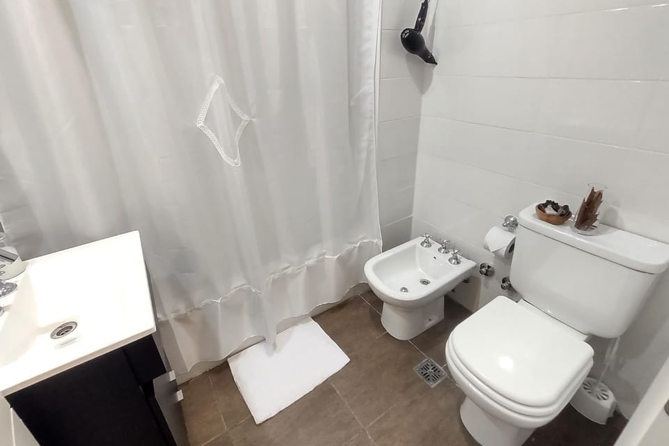 Shower, Toilet, Bathroom, bidet, towels