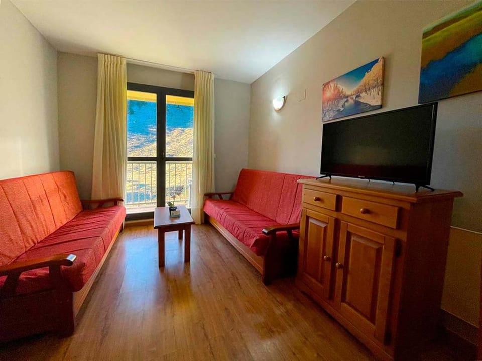 TV and multimedia, Living room, Mountain view