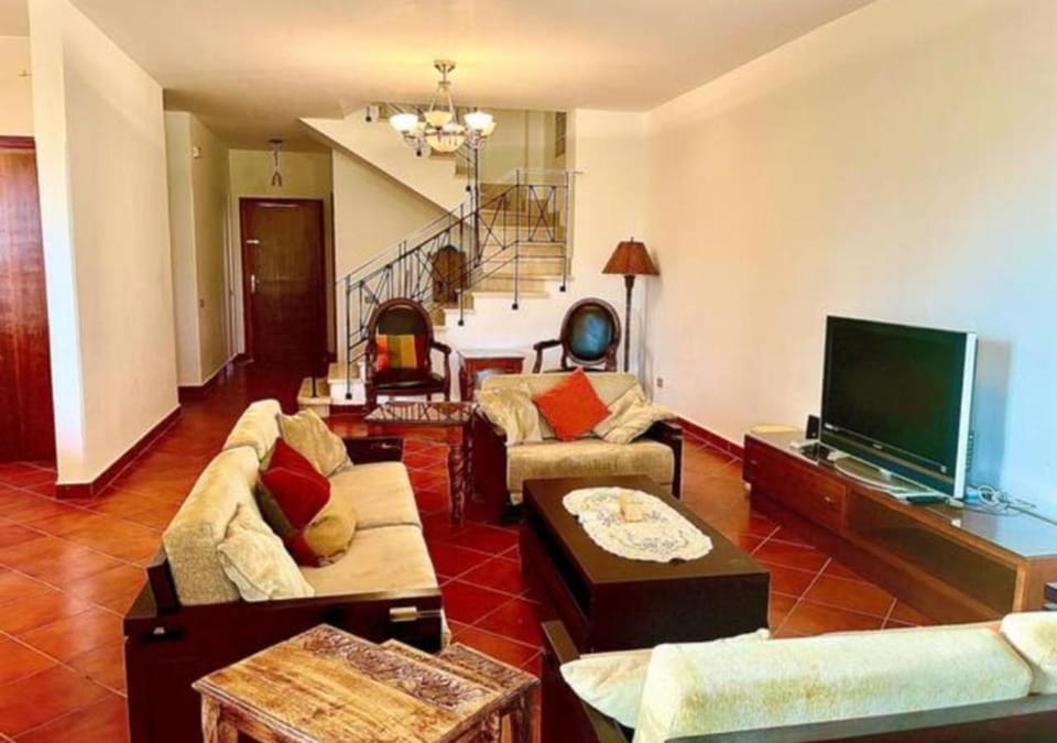 Communal lounge/ TV room, TV and multimedia, Living room, Seating area, Evening entertainment