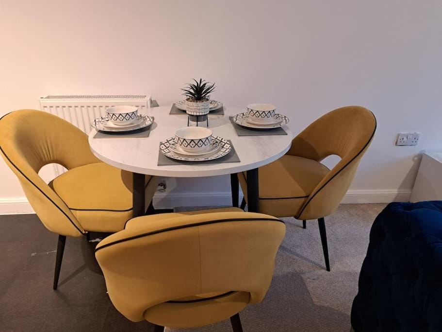 Stunning Station Apartment with free Parking Apartment in Rochester