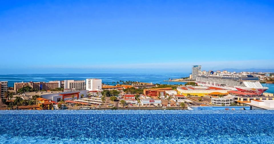 City view, Pool view, Sea view, Swimming pool