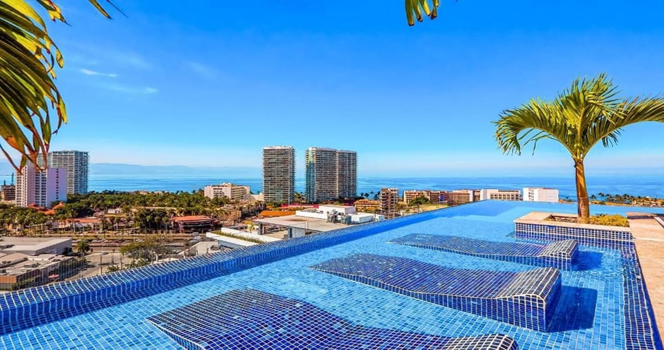 City view, Pool view, Sea view, Swimming pool, sunbed