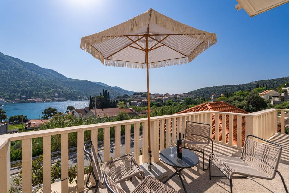 Nearby landmark, Day, Natural landscape, View (from property/room), Balcony/Terrace, Balcony/Terrace, Sea view