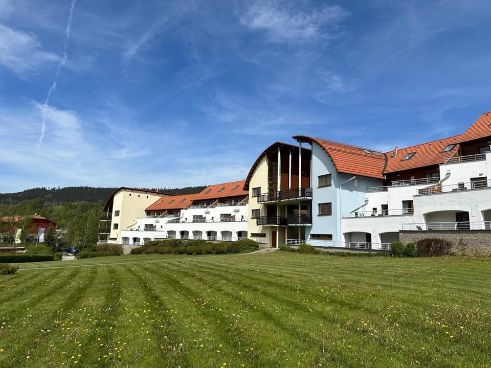 Property building, Spring, Day, Natural landscape, Garden, Mountain view
