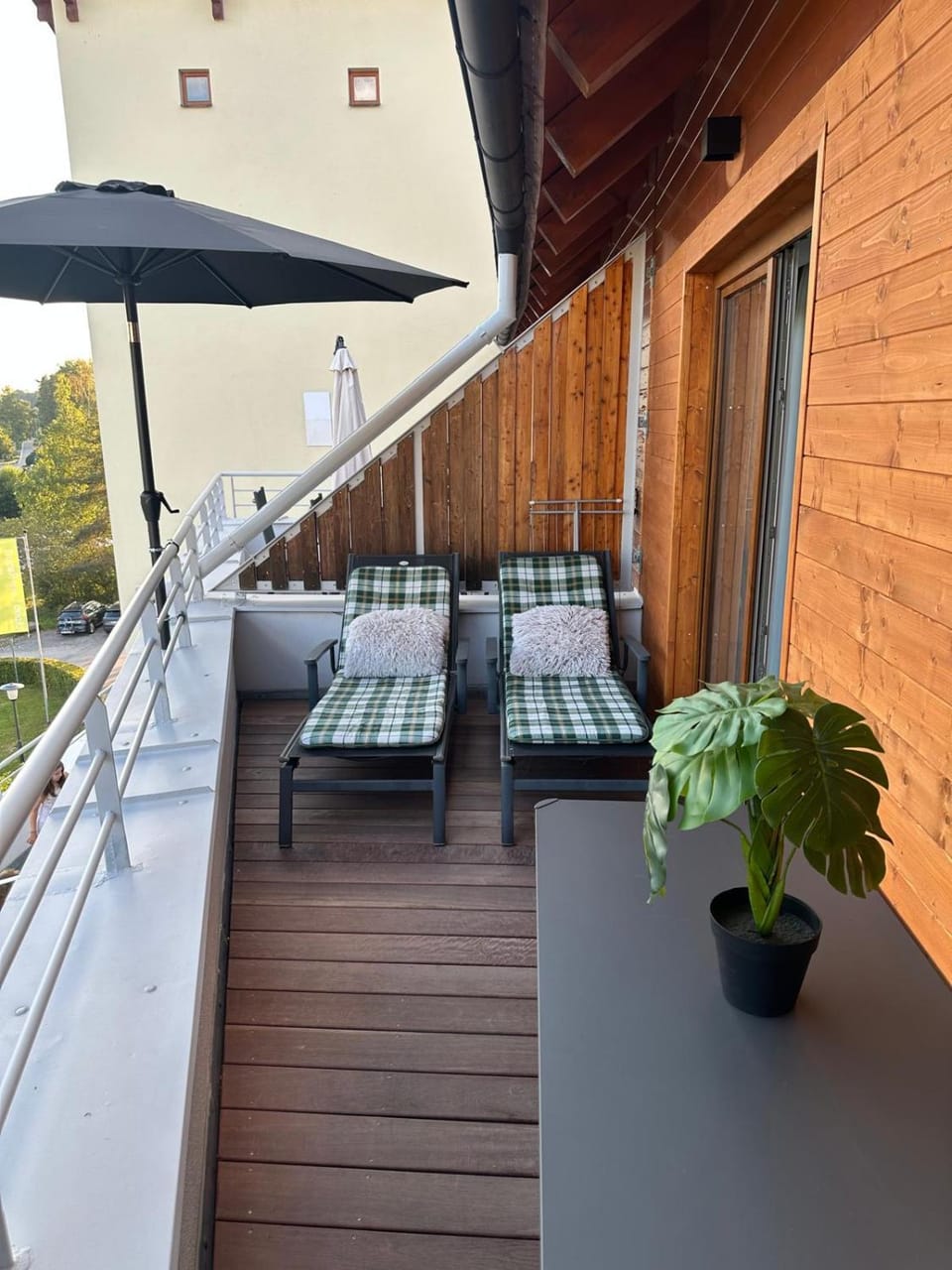Facade/entrance, Balcony/Terrace, Balcony/Terrace, sunbed