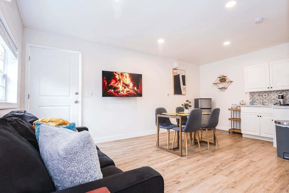 NEW5 APT NrUCF PETSOK PRIVATE patioENTRY LAUNDRY Apartment in Orlando
