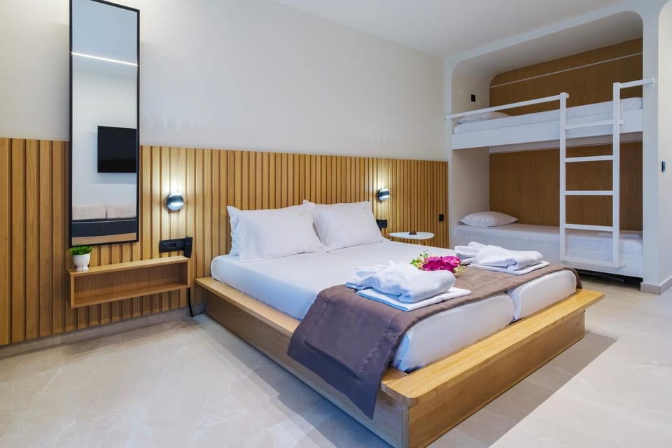Bed, Photo of the whole room, wardrobe