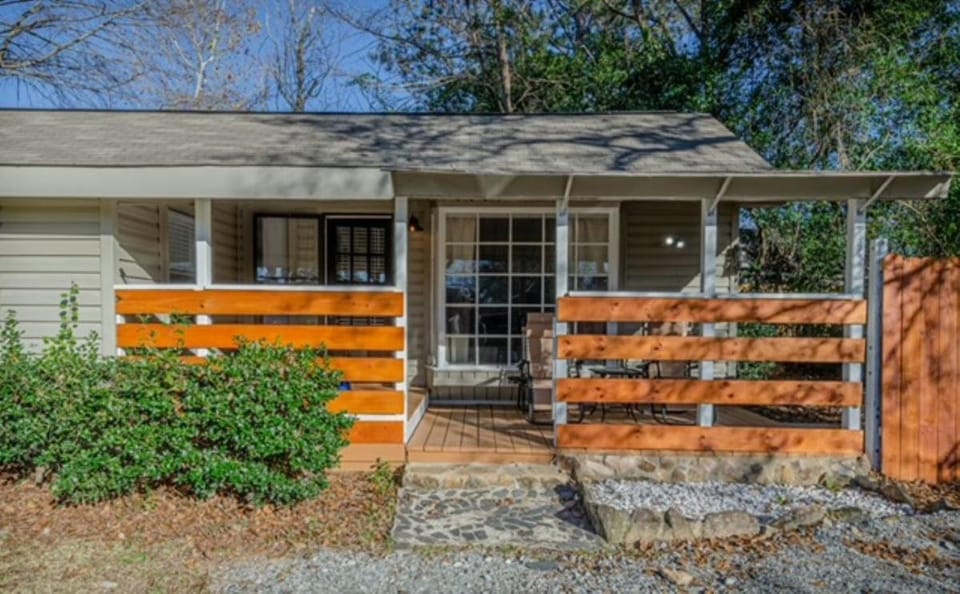 Quiet Cottage w/Grill and Patio Apartment in Columbus