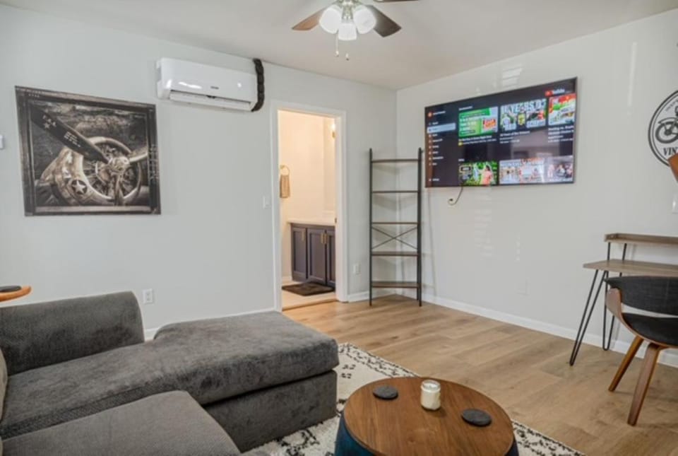 Quiet Cottage w/Grill and Patio Apartment in Columbus