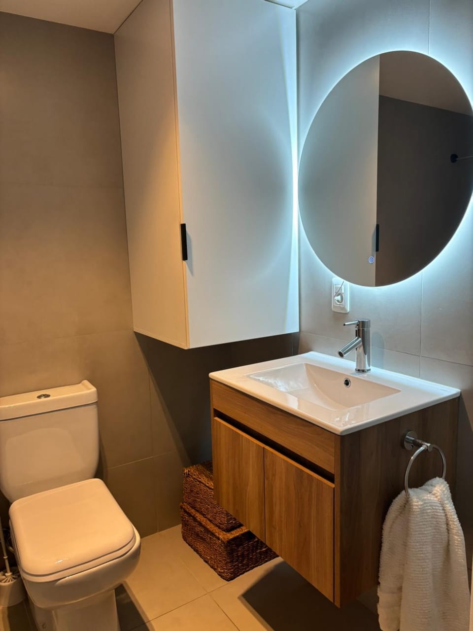 Toilet, Bathroom, towels