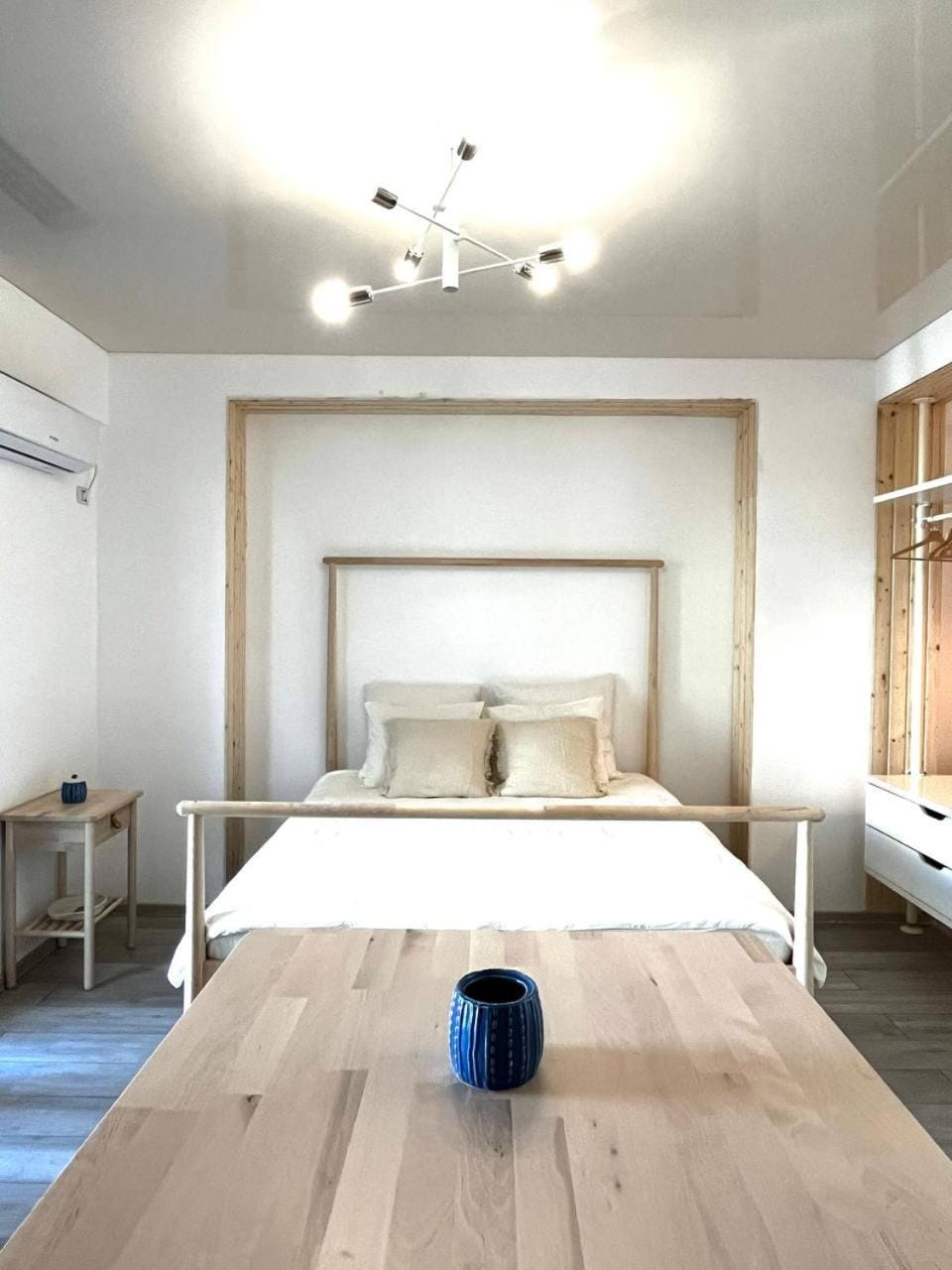 Bed, Bedroom, air conditioner