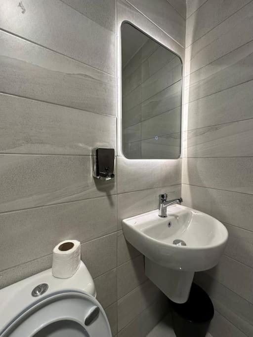 Stylish Luxe Apartment F/R 0001 Apartment in Africa