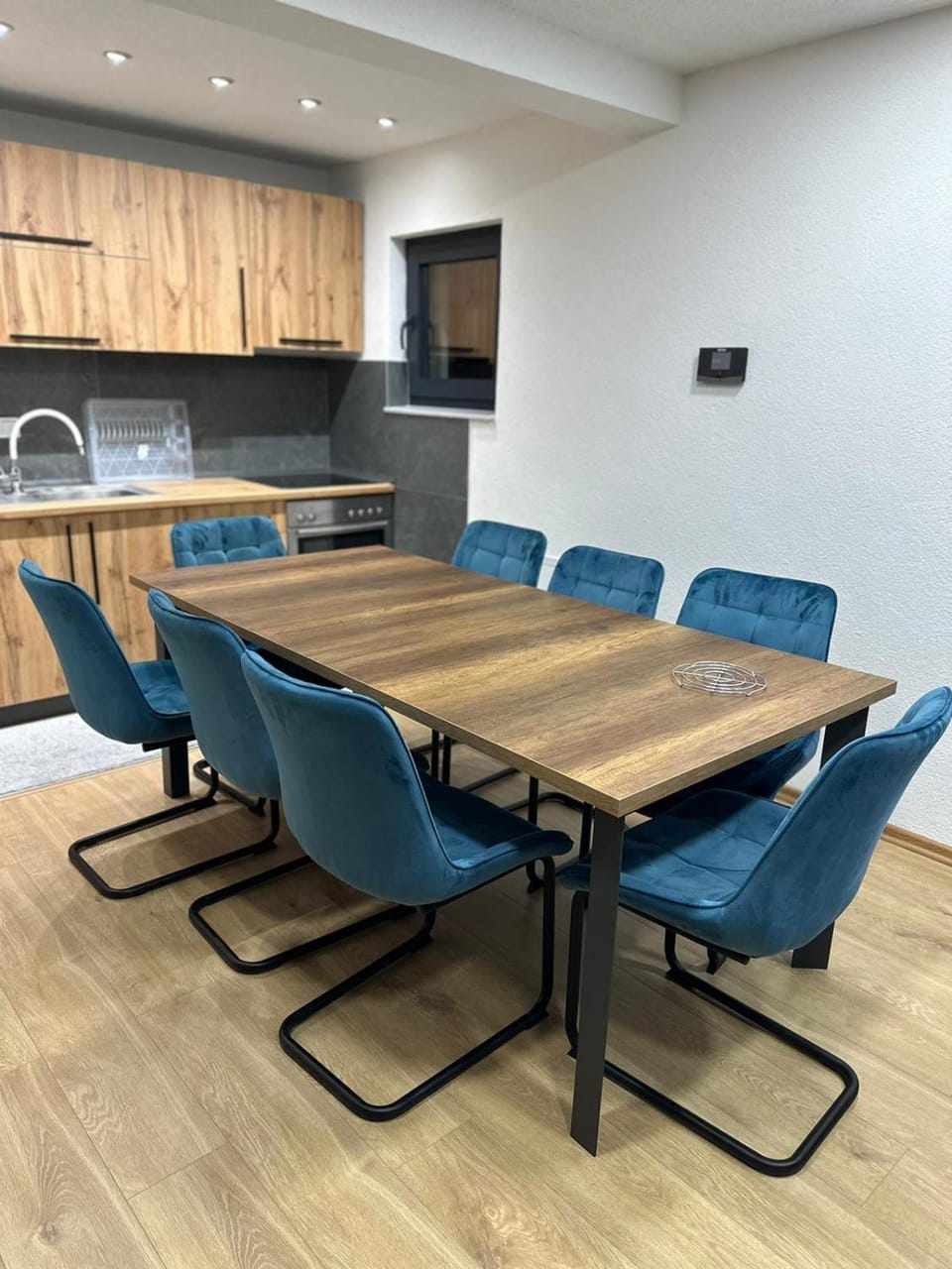 Kitchen or kitchenette, Dining area, stove