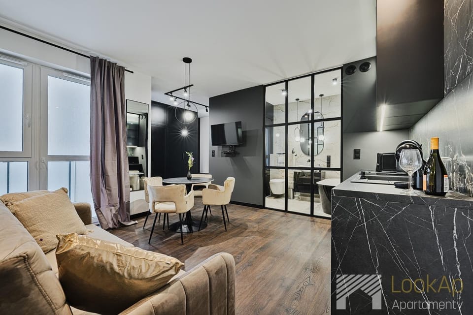 TV and multimedia, Kitchen or kitchenette, Living room, Seating area, Dining area