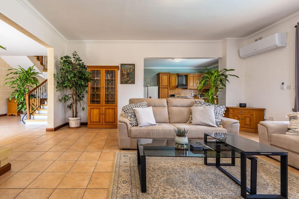 Living room, Seating area, air conditioner